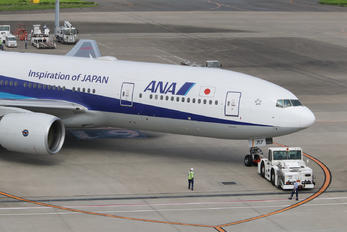 JA717A - ANA - All Nippon Airways Boeing 777-200ER