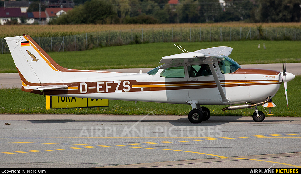 Private D-EFZS aircraft at Augsburg