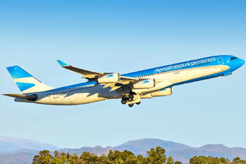LV-CSF - Aerolineas Argentinas Airbus A340-300