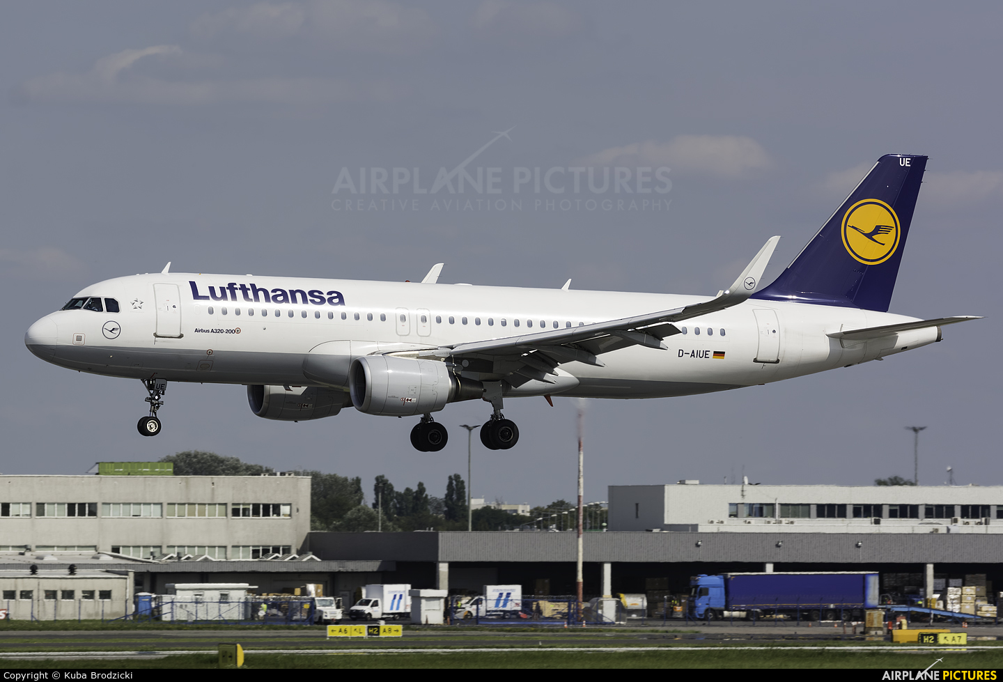 Lufthansa D-AIUE aircraft at Warsaw - Frederic Chopin