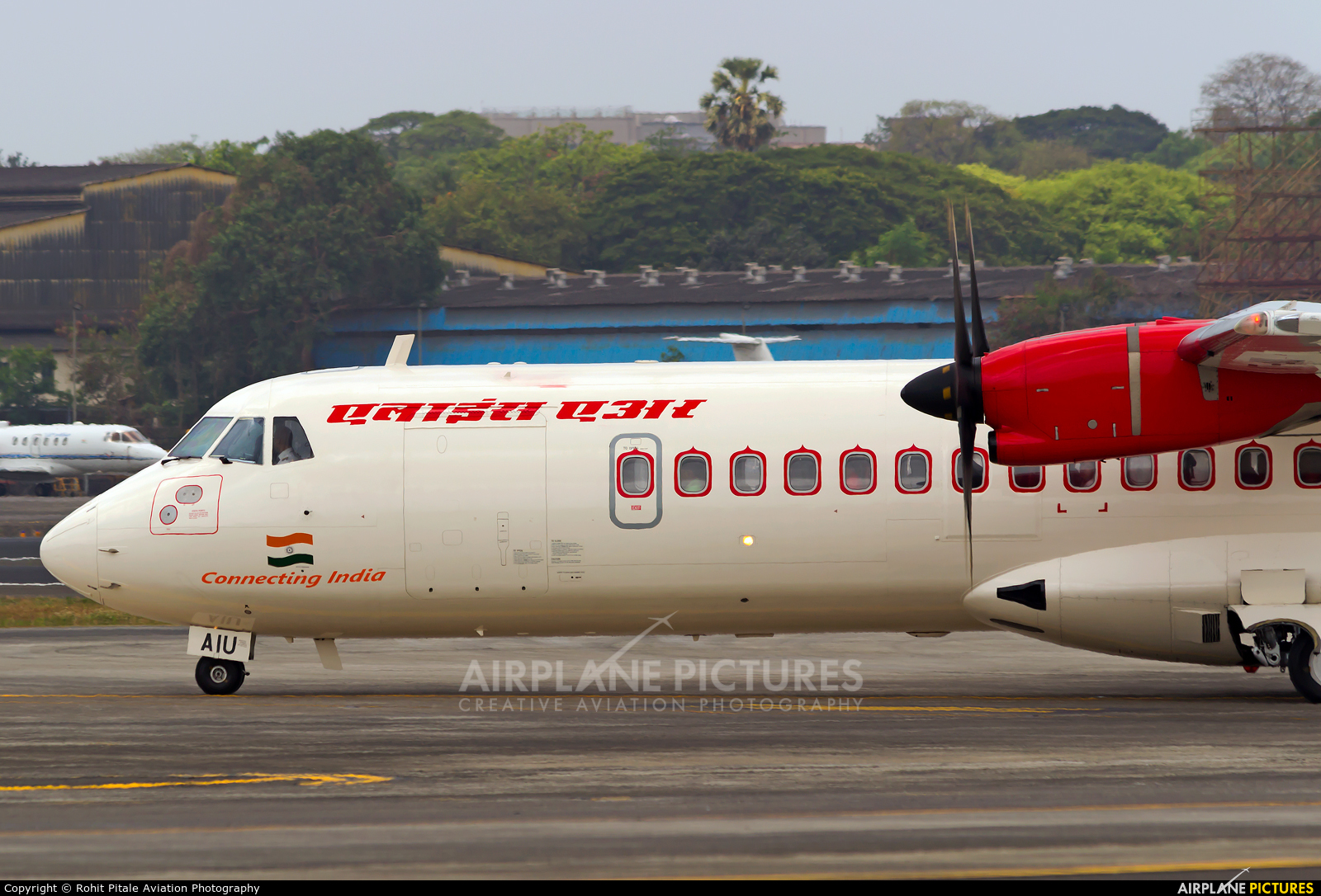 Alliance Air VT-AIU aircraft at Mumbai - Chhatrapati Shivaji Intl