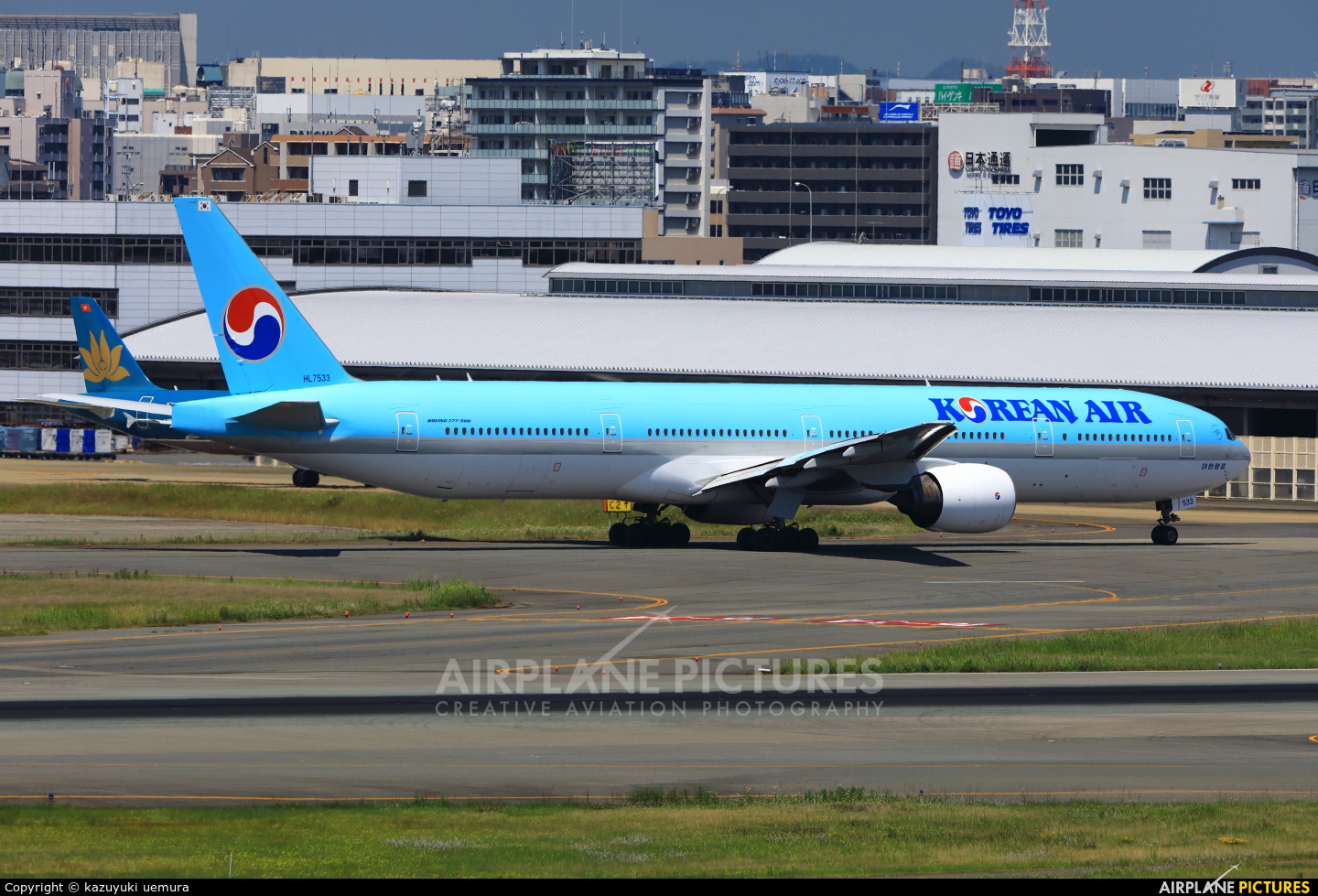 Korean Air HL7533 aircraft at Fukuoka