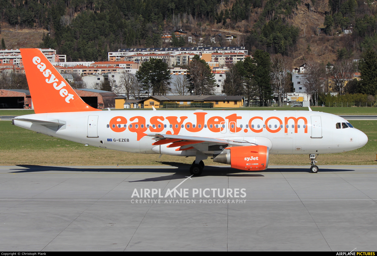 easyJet G-EZEB aircraft at Innsbruck