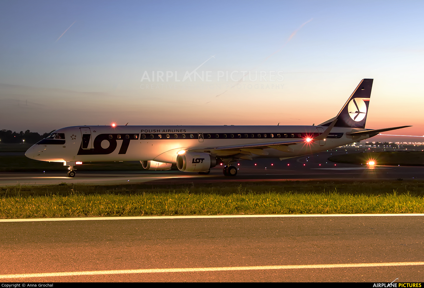 LOT - Polish Airlines SP-LNB aircraft at Warsaw - Frederic Chopin