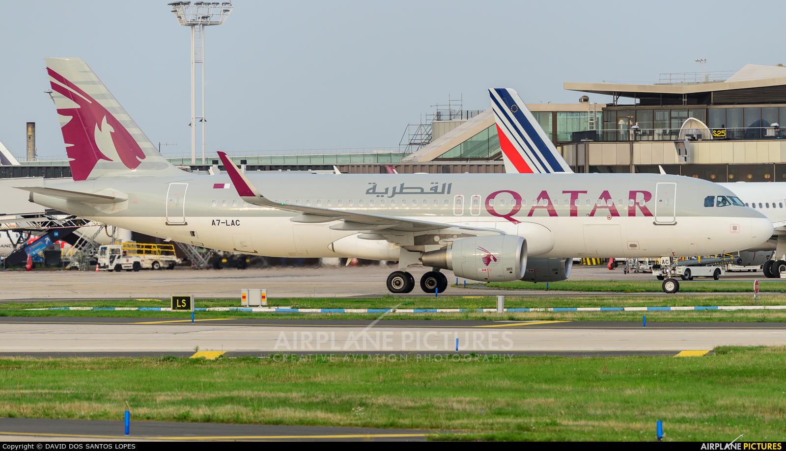 Qatar Airways A7-LAC aircraft at Paris - Orly