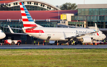 N959AN - American Airlines Boeing 737-800