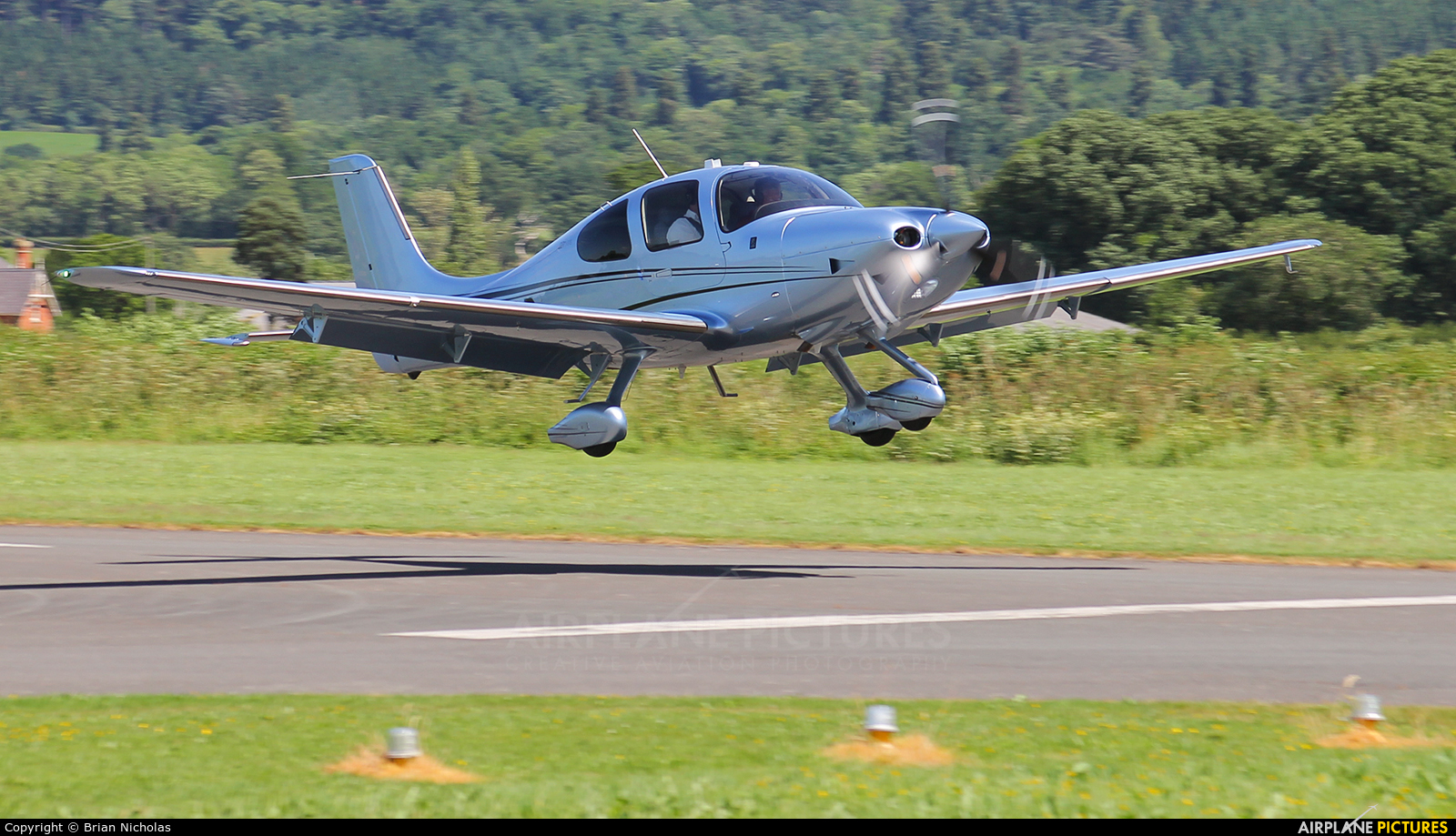 Private G-DRDR aircraft at Welshpool