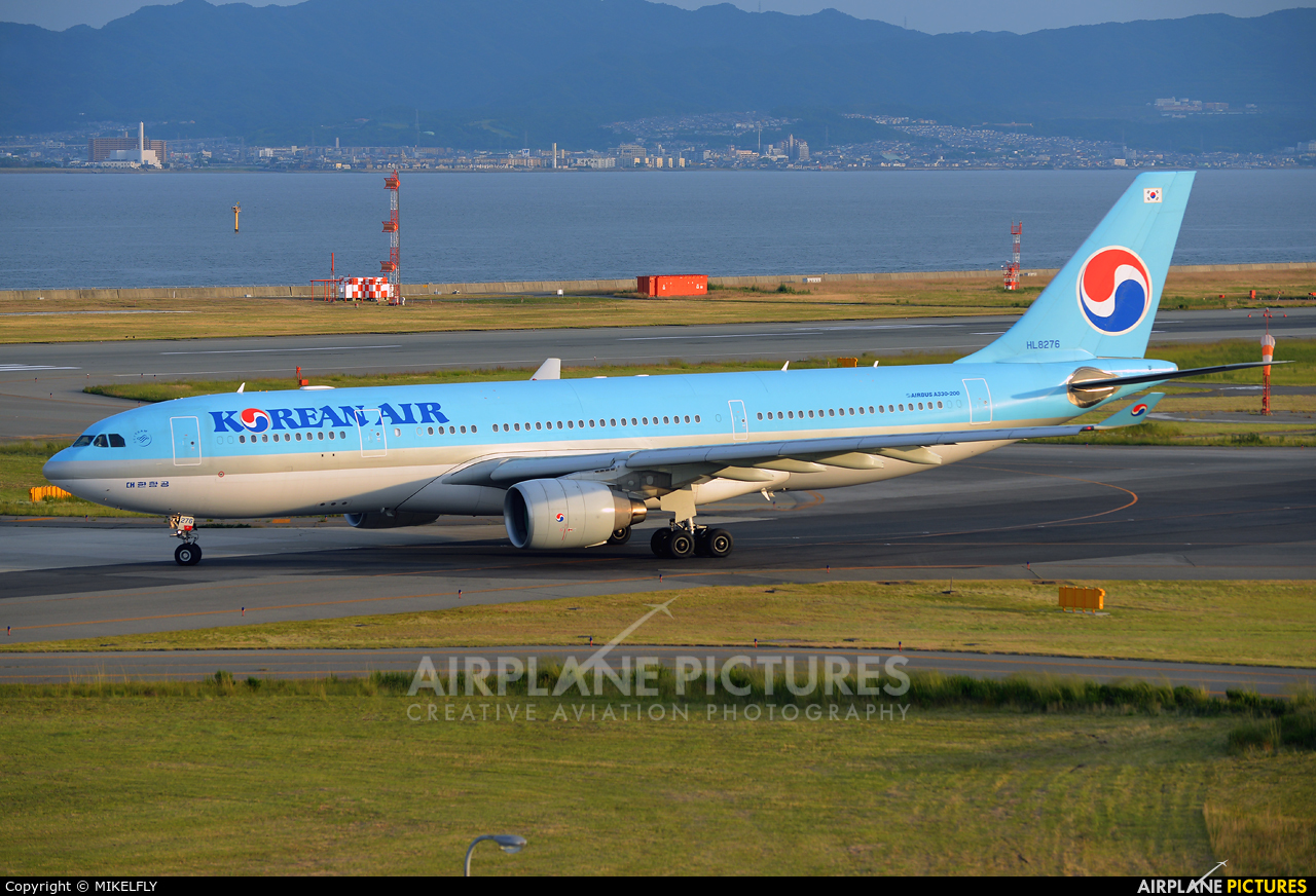 Korean Air HL8276 aircraft at Kansai Intl