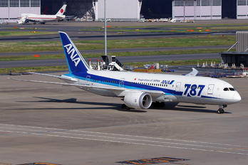 JA822A - ANA - All Nippon Airways Boeing 787-8 Dreamliner