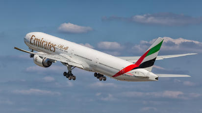 A6-EPO - Emirates Airlines Boeing 777-300ER