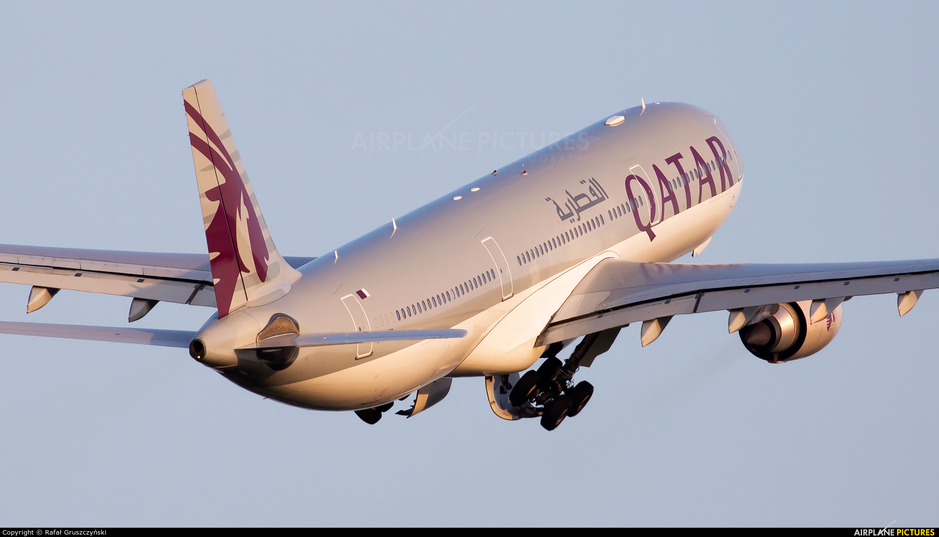 Qatar Airways A7-AEM aircraft at Warsaw - Frederic Chopin