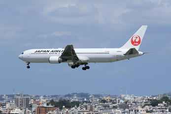 JA659J - JAL - Japan Airlines Boeing 767-300ER