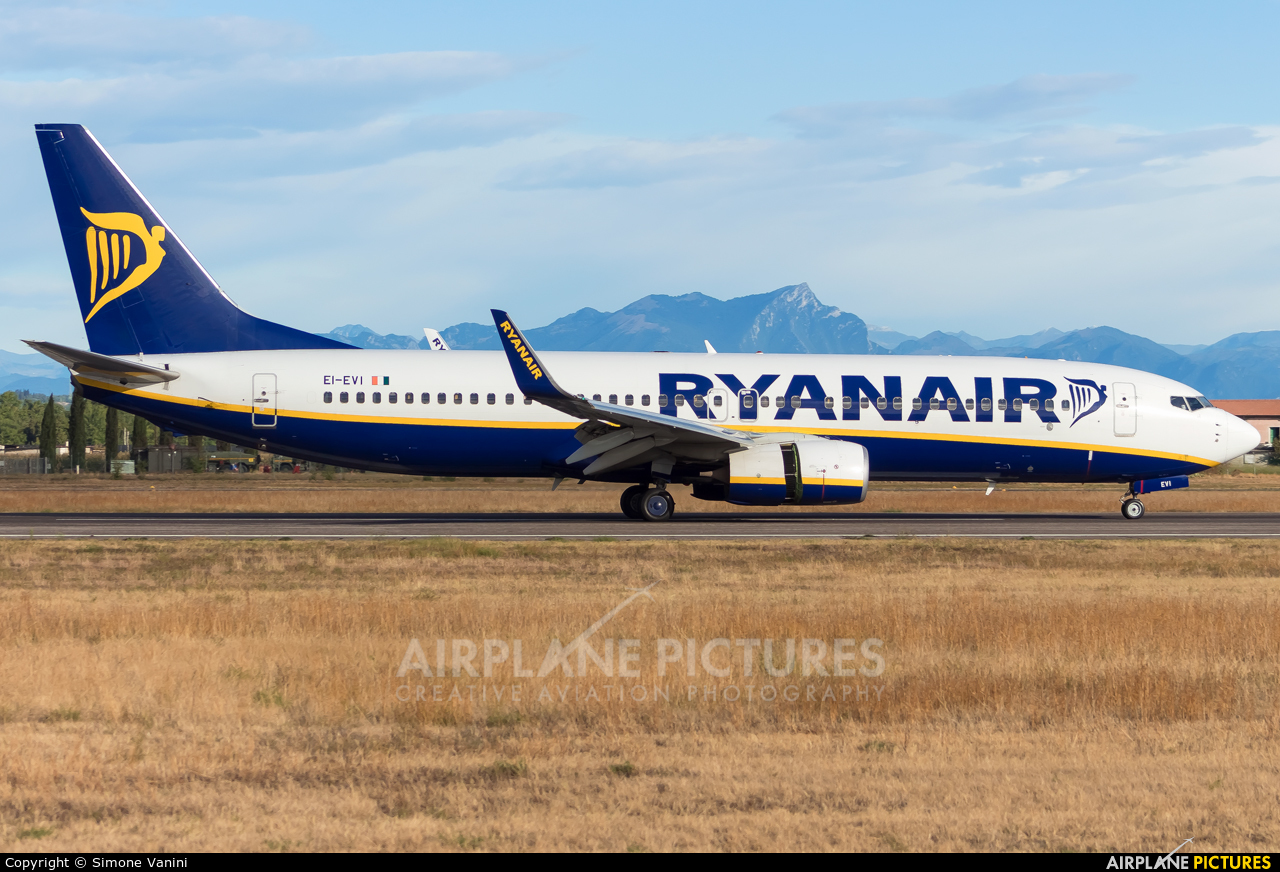 Ryanair EI-EVI aircraft at Verona - Villafranca