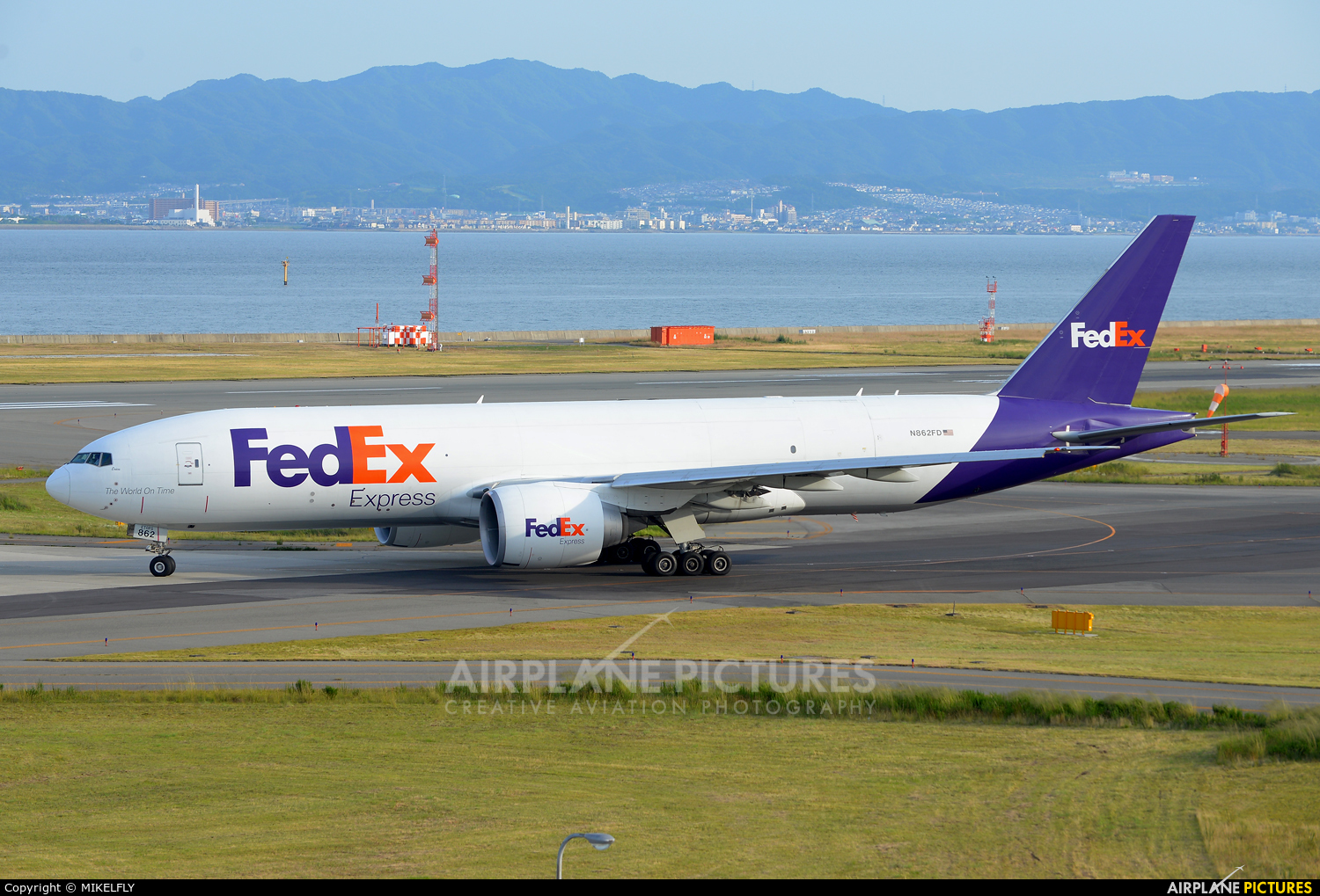 FedEx Federal Express N862FD aircraft at Kansai Intl