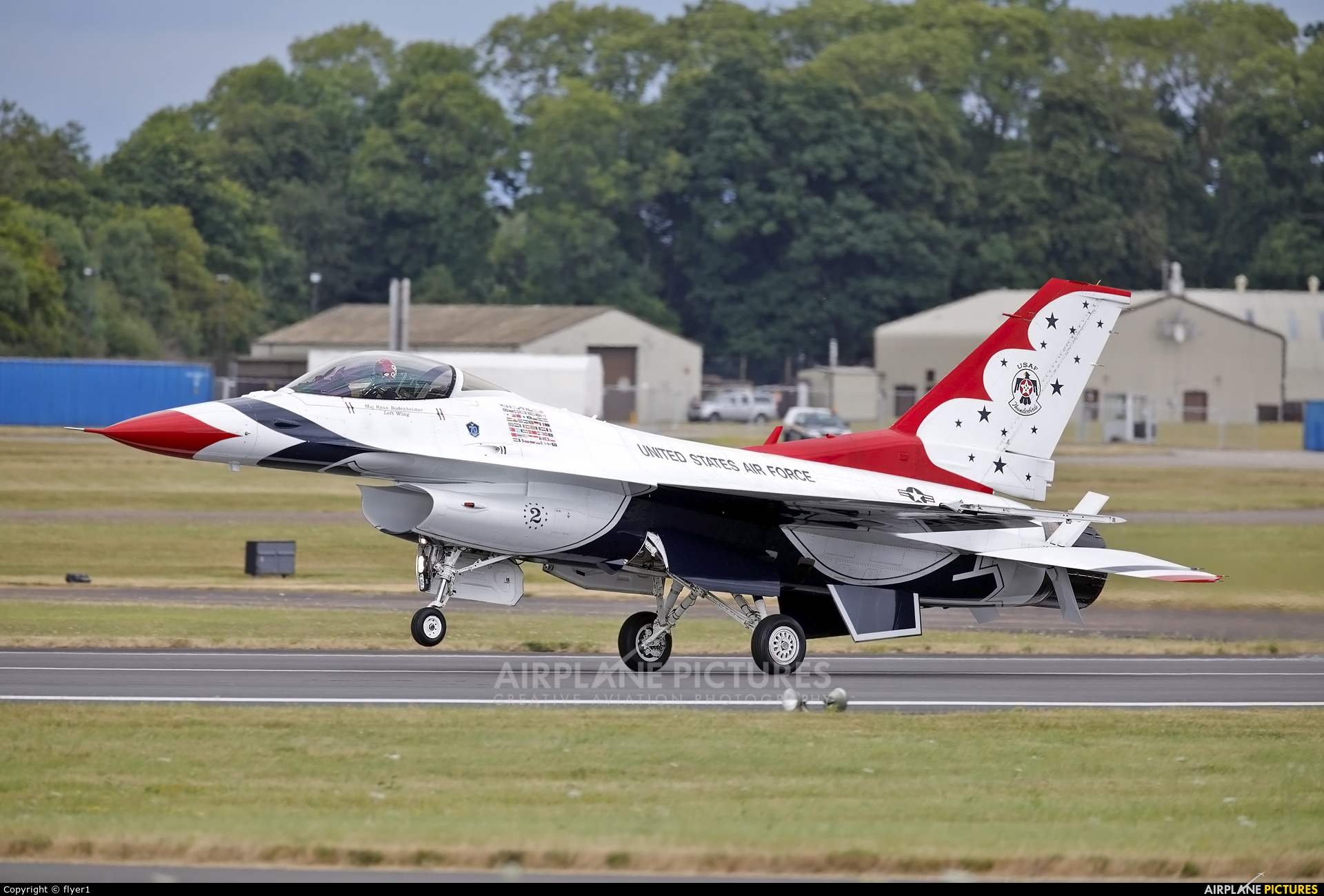 USA - Air Force : Thunderbirds 92-3896 aircraft at Fairford
