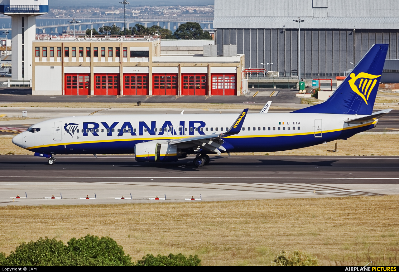 Ryanair EI-DYA aircraft at Lisbon