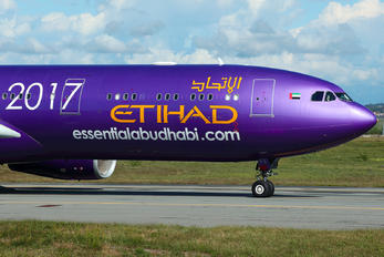 A6-AFA - Etihad Airways Airbus A330-300