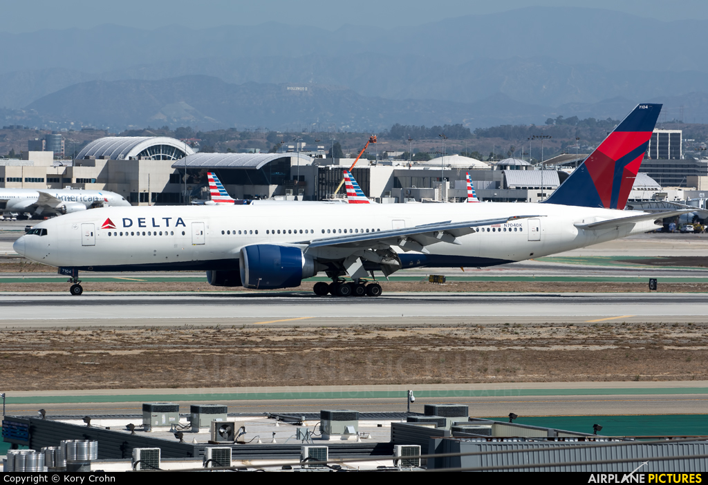 Delta Air Lines N704DK aircraft at Los Angeles Intl