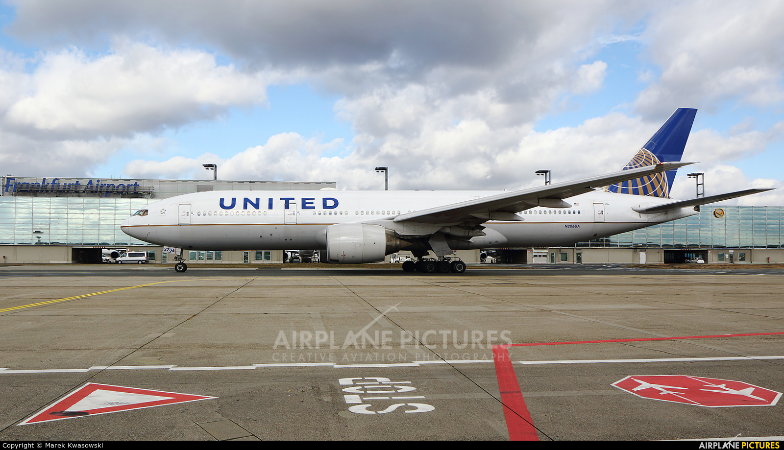 United Airlines N206UA aircraft at Frankfurt