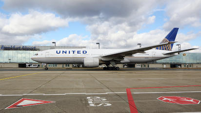 N206UA - United Airlines Boeing 777-200ER