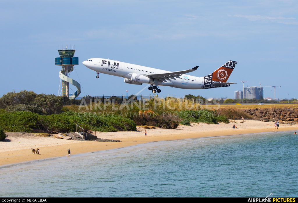 Fiji Airways DQ-FJV aircraft at Sydney - Kingsford Smith Intl, NSW
