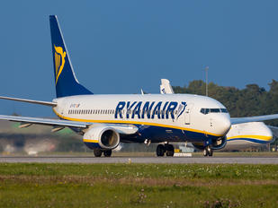 EI-FIC - Ryanair Boeing 737-800