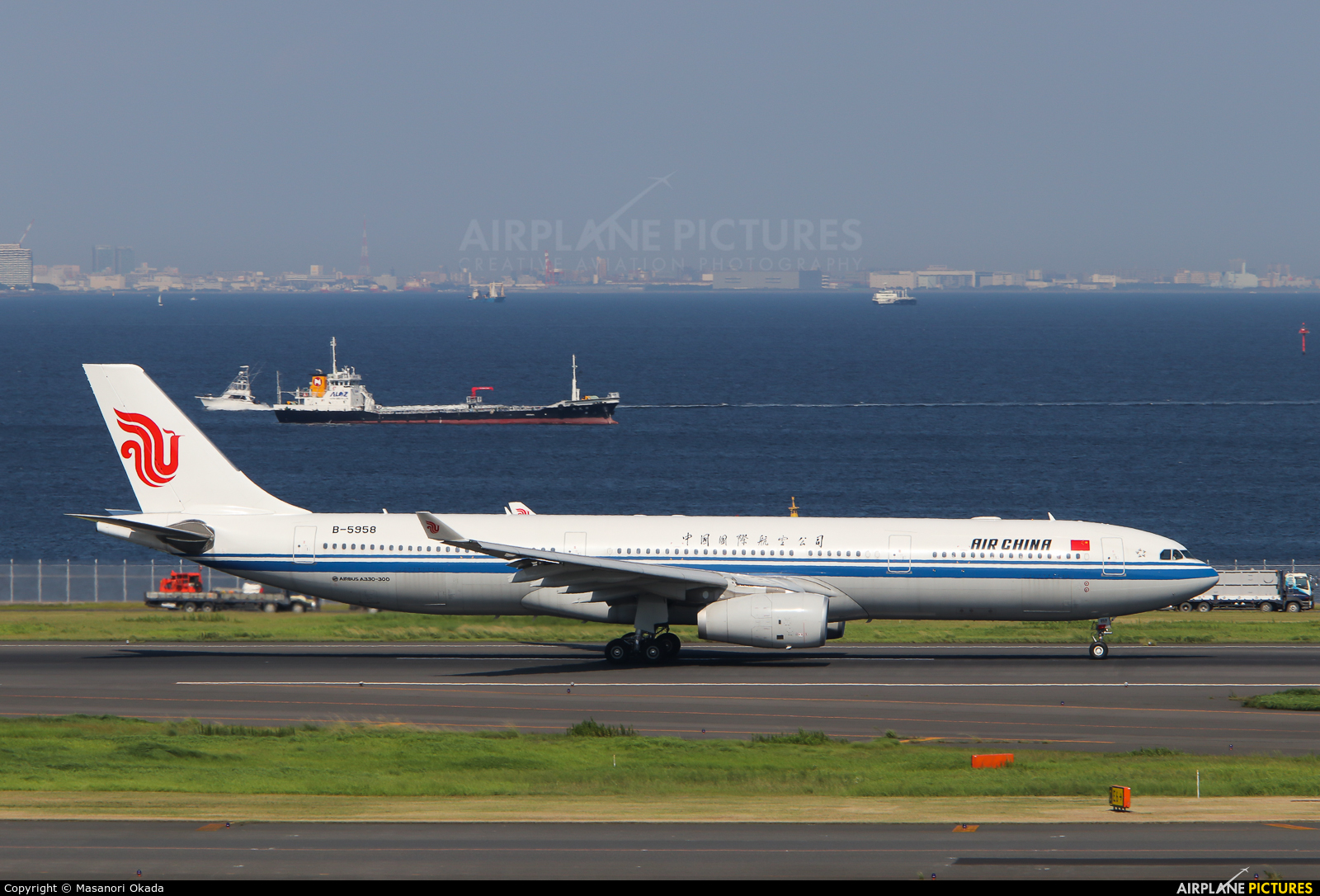 Air China B-5958 aircraft at Tokyo - Haneda Intl