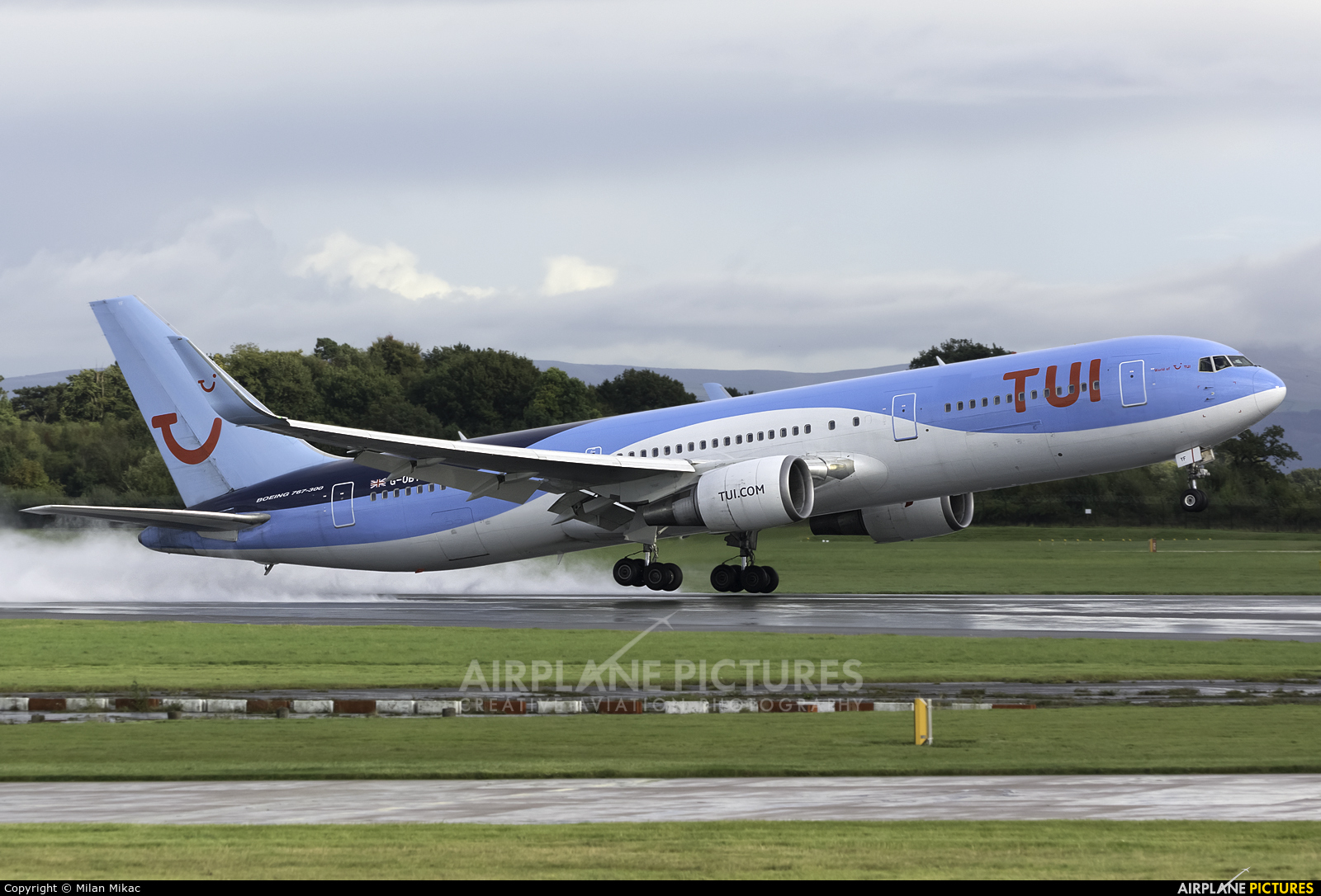 TUI Airways G-OBYF aircraft at Manchester