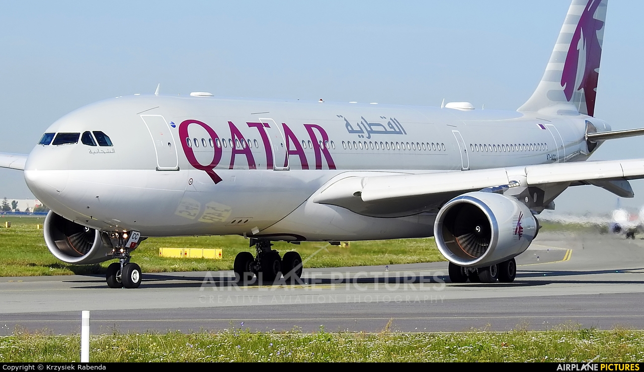 Qatar Airways A7-ACC aircraft at Warsaw - Frederic Chopin
