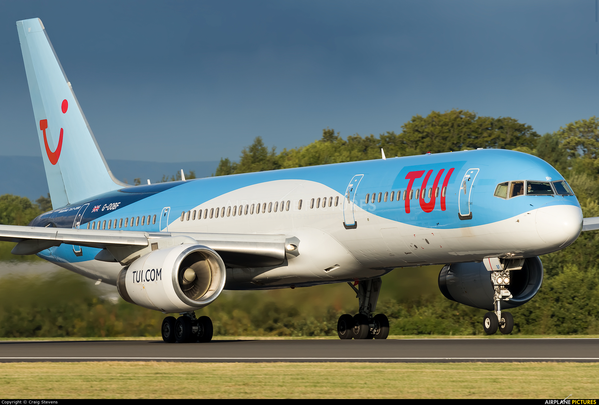 TUI Airways G-OOBF aircraft at Manchester