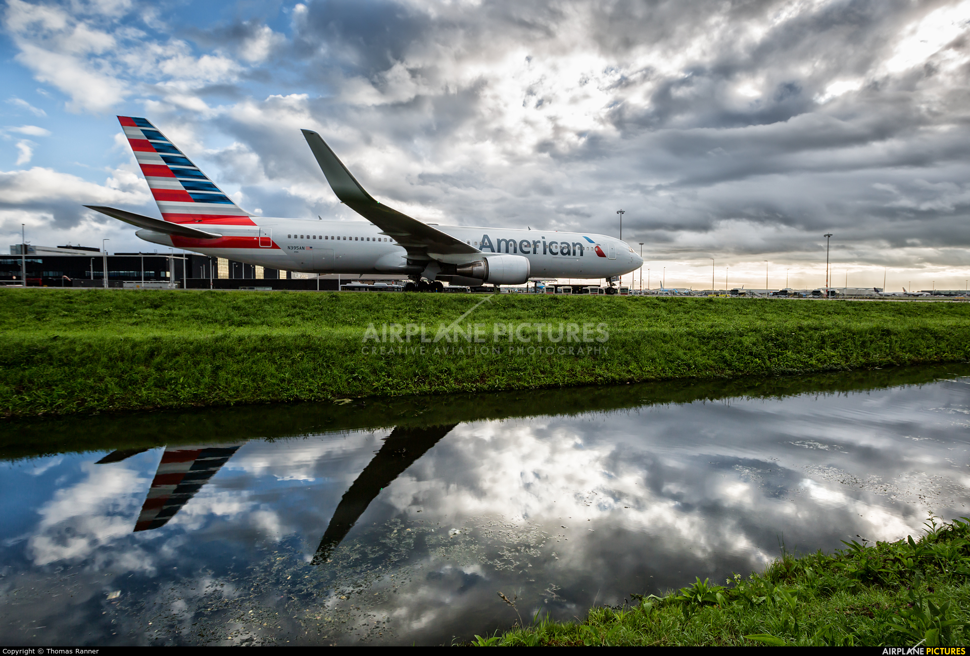 American Airlines N395AN aircraft at Amsterdam - Schiphol