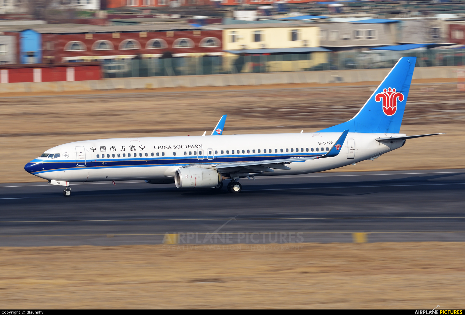 China Southern Airlines B-5720 aircraft at Dalian Zhoushuizi Int'l