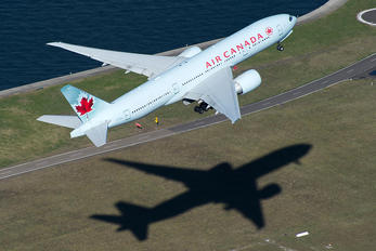C-FIUJ - Air Canada Boeing 777-200LR