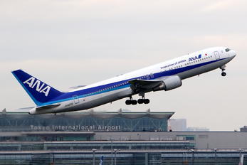 JA8670 - ANA - All Nippon Airways Boeing 767-300