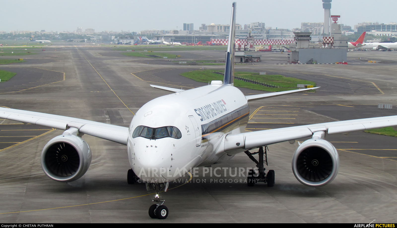 Singapore Airlines 9V-SME aircraft at Mumbai - Chhatrapati Shivaji Intl