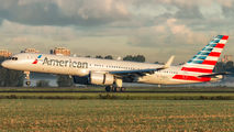 American Airlines N198AA image