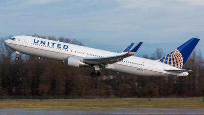 N652UA - United Airlines Boeing 767-300ER