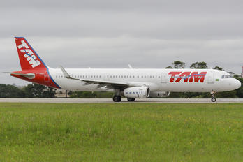 PT-MXJ - TAM Airbus A321