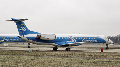 UR-DNV - Dniproavia Embraer ERJ-145