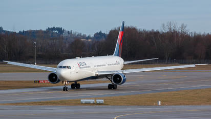 N838MH - Delta Air Lines Boeing 767-400ER