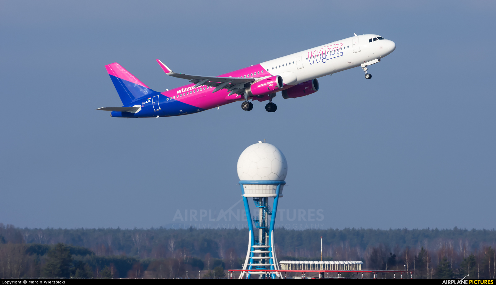 Wizz Air HA-LXE aircraft at Katowice - Pyrzowice