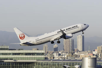 JA343J - JAL - Japan Airlines Boeing 737-800
