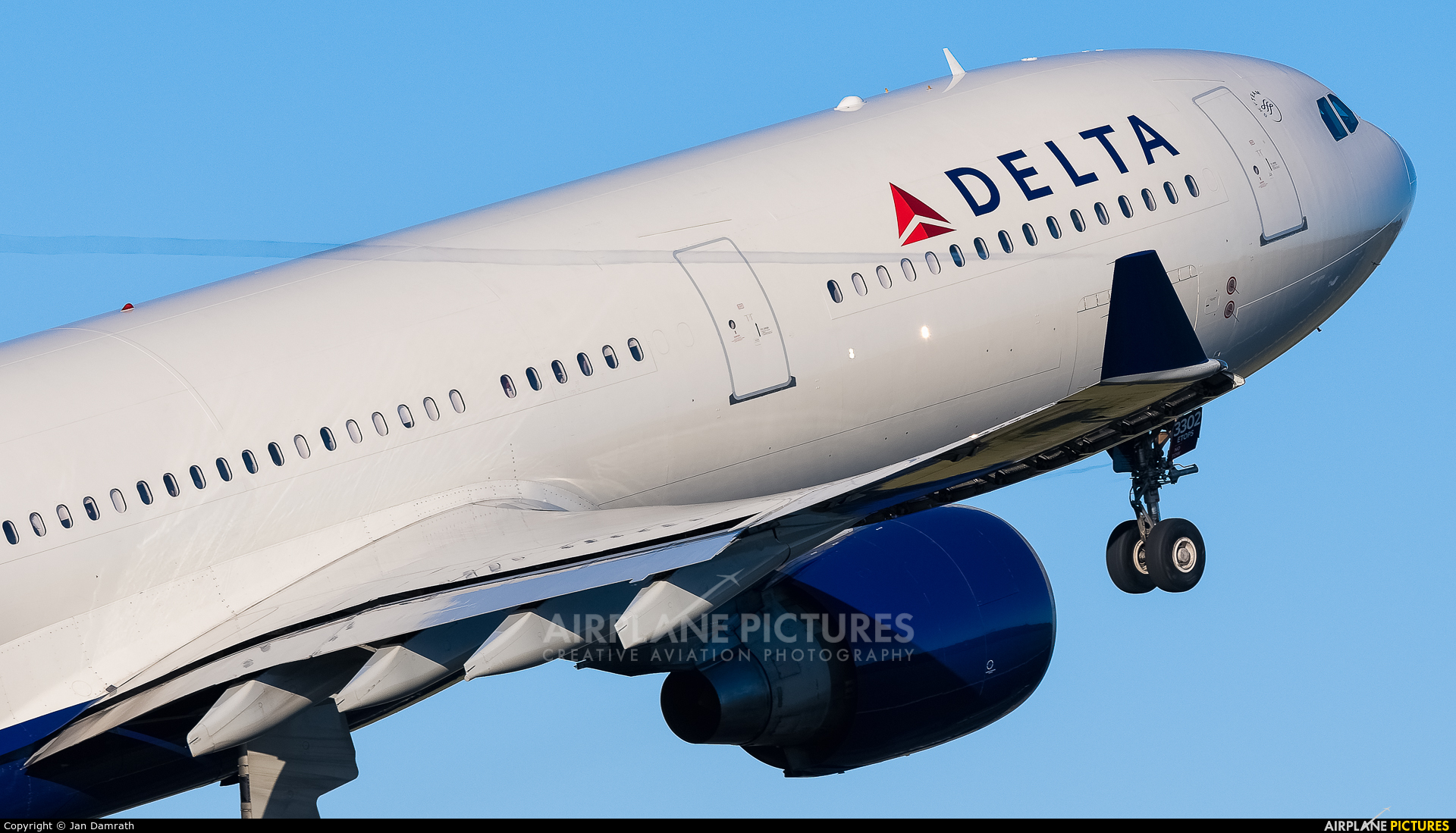 Delta Air Lines N802NW aircraft at Amsterdam - Schiphol