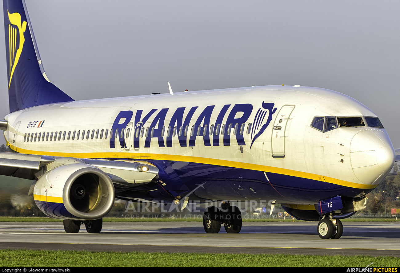 Ryanair EI-FIF aircraft at Kraków - John Paul II Intl