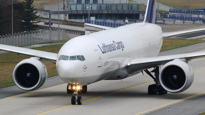 D-ALFC - Lufthansa Cargo Boeing 777F
