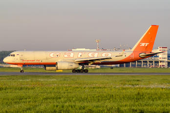 RA-64032 - Aviastar-Tu Tupolev Tu-204C