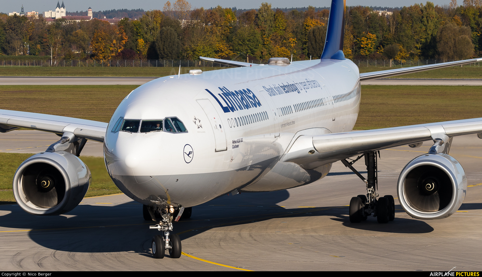 D Aikb Lufthansa Airbus A330 300 At Munich Photo Id 1014639