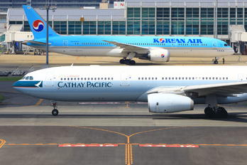 B-LBK - Cathay Pacific Airbus A330-300