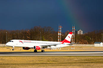 OE-LWJ - Austrian Airlines/Arrows/Tyrolean Embraer ERJ-195 (190-200)