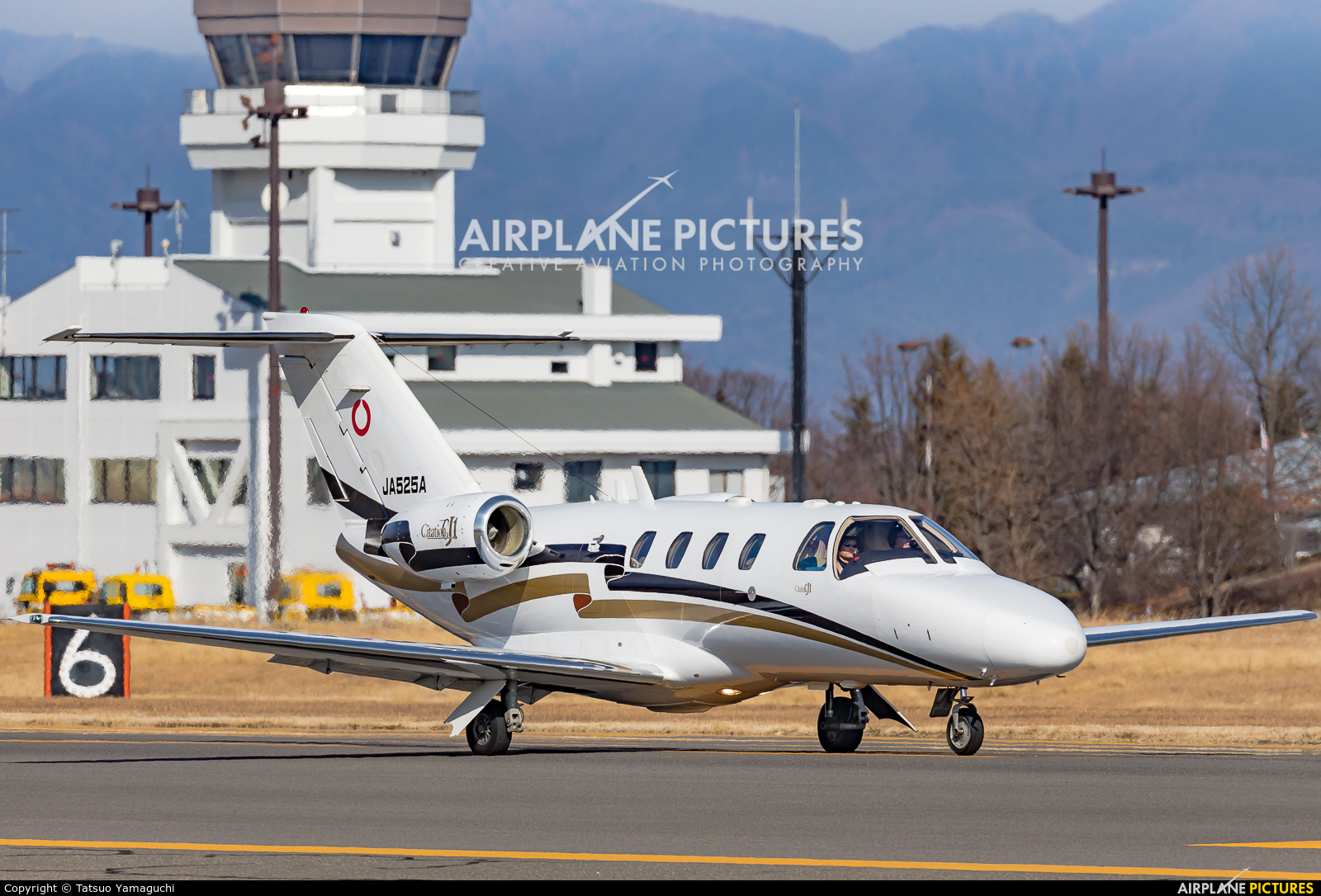 Private JA525A aircraft at Shinshu - Matsumoto